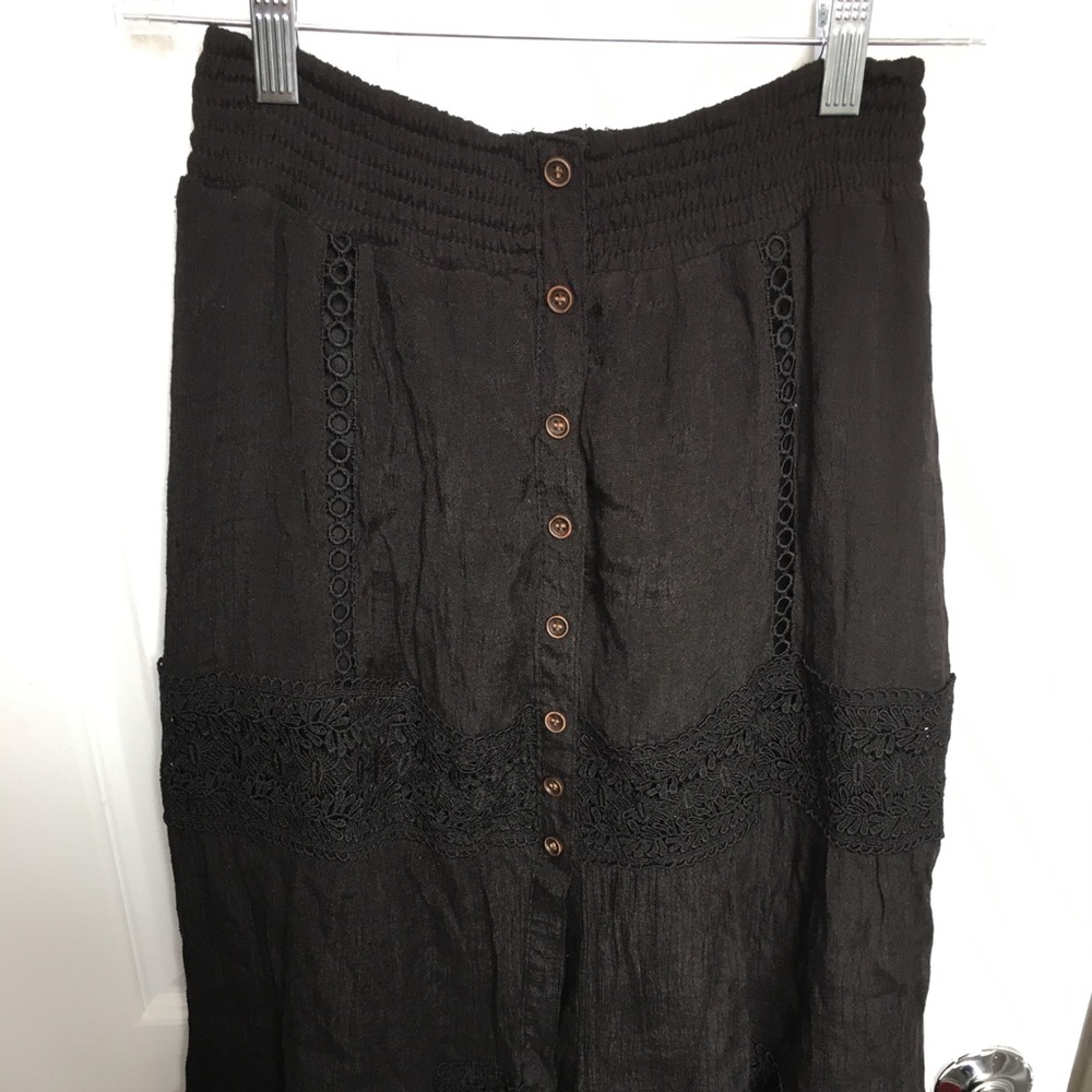 Witchy onetheland black buttoned skirt!